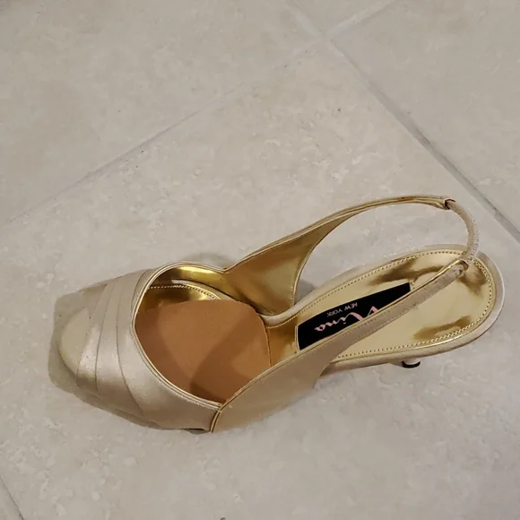 Nina New York size 7M open toed gold heel shoes - Picture 4 of 5